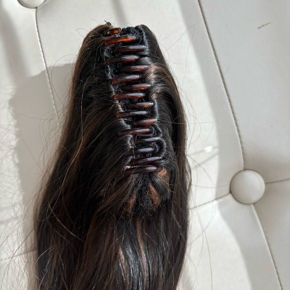 Clip on ponytail #4 w/ highlights - Picture 3 of 4